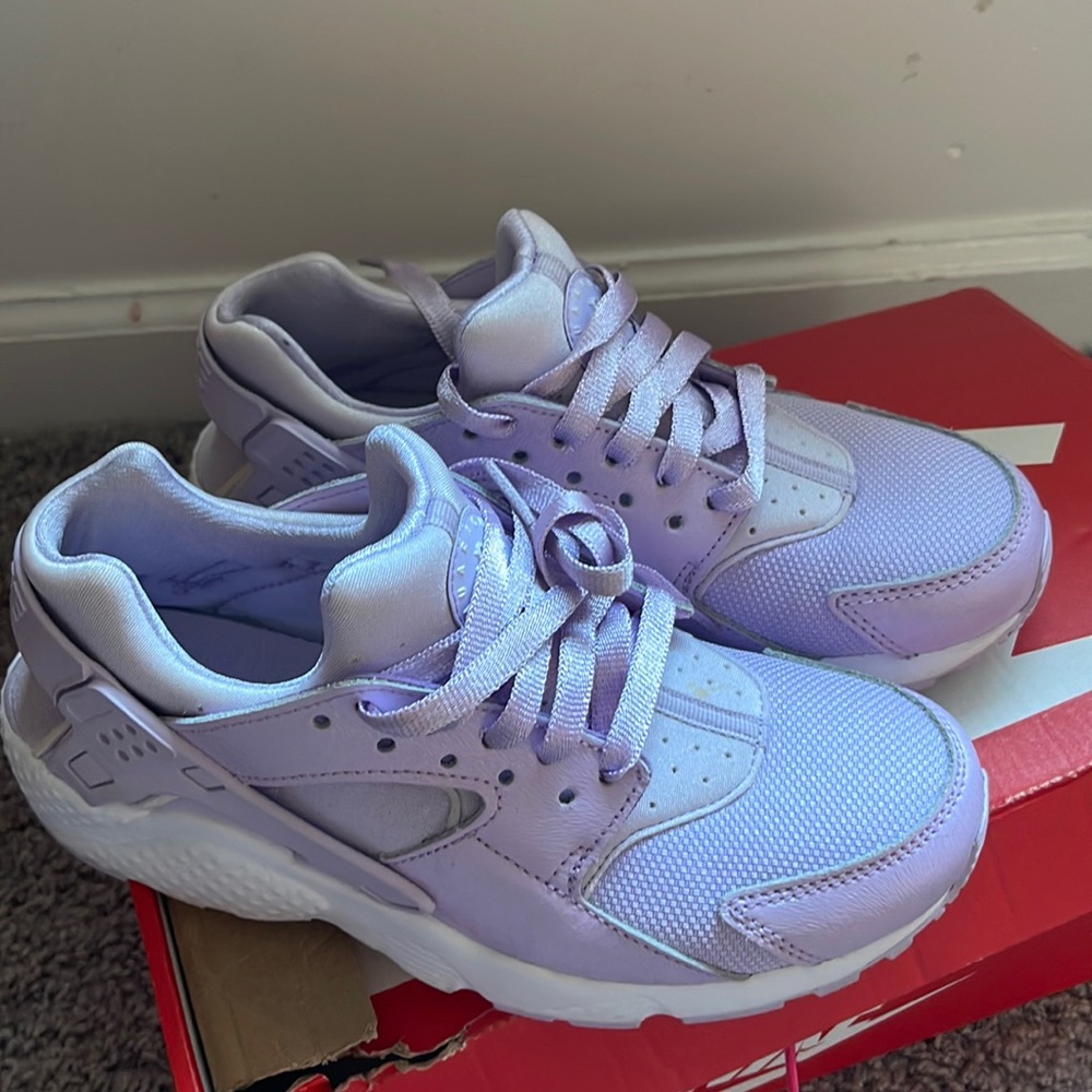 Light purple nike huarache